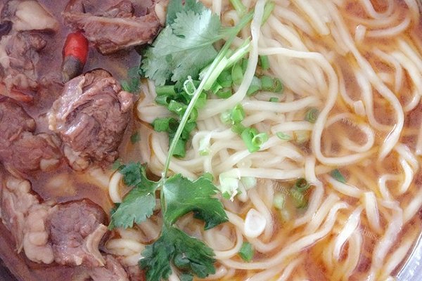 红烧牛肉面，川味