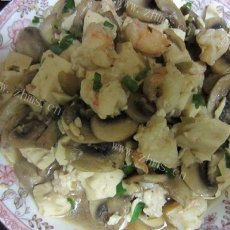 家常鲜虾炖蘑菇豆腐