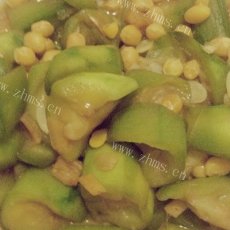 丝瓜煨黄豆