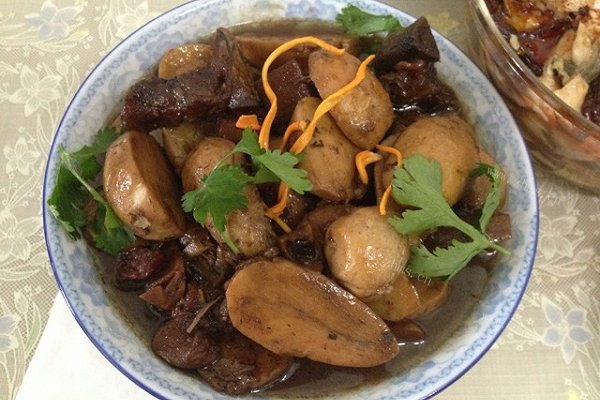 芋头红烧肉