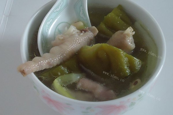 苦瓜黄豆鸡脚汤