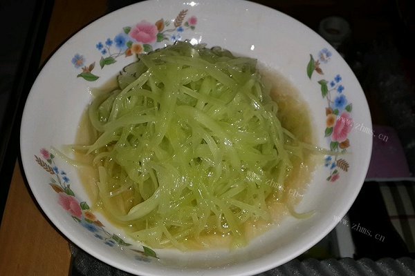 自制炝拌莴笋丝