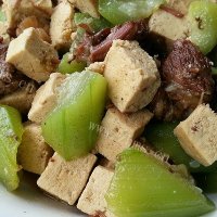 家常版-牛肉炖丝瓜冻豆腐