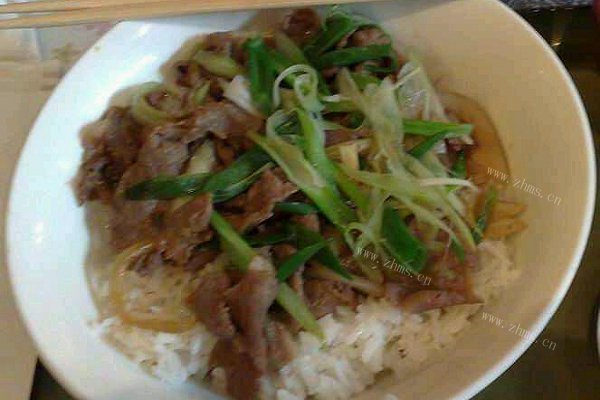 家常蒜苗孜然牛肉饭