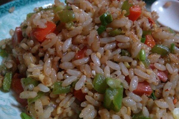三彩脆肠蛋炒饭