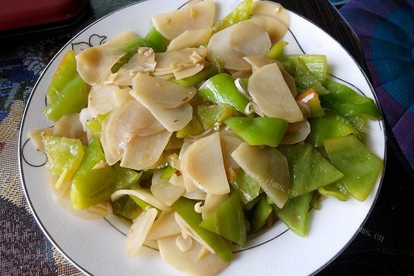 土豆片炒辣椒