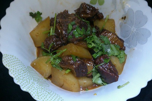 家常土豆烧牛肉