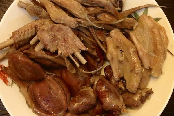 卤鸭舌，鸭心鸭肫