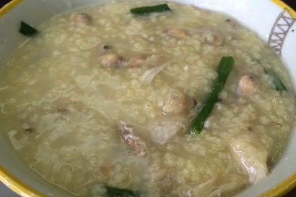 自制鸡丝蚬肉小米粥
