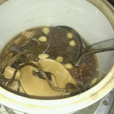 茶樹菇燉瘦肉湯