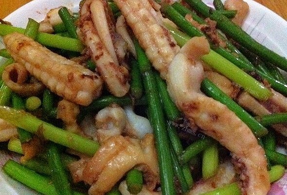 鱿鱼蒜薹