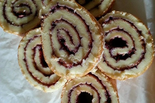 美味蓝莓蛋糕卷