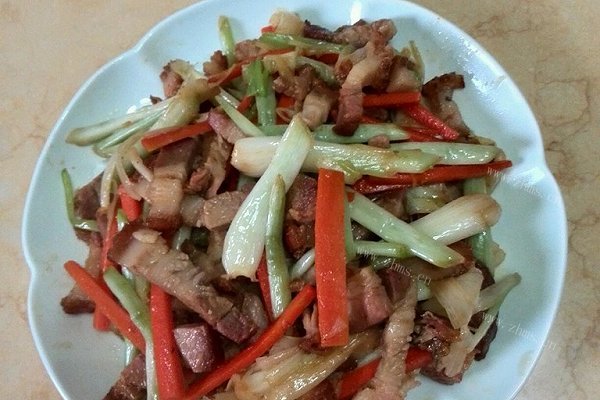 荞菜炒烧肉