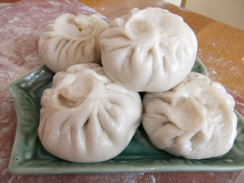 美食薄皮大馅包子