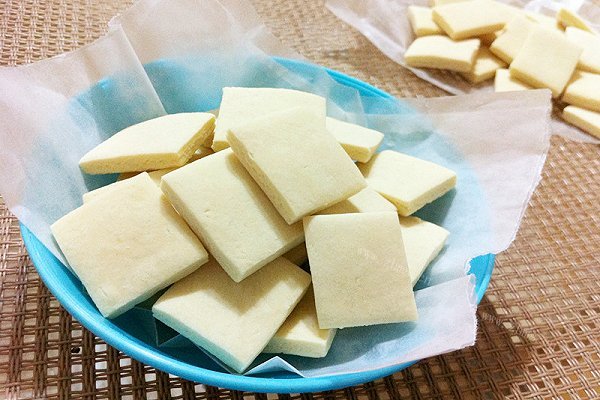 牛奶饼干