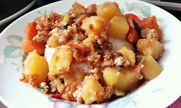 胡萝卜土豆肉酱饭