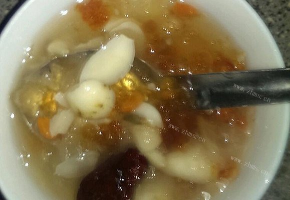 桃胶银耳莲子羹
