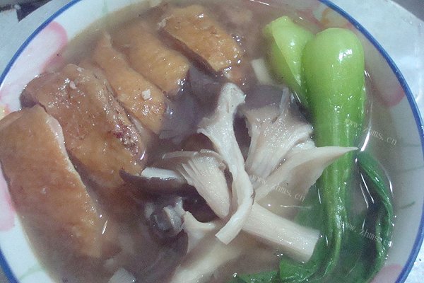 自制家乐上菜→浓汤鸡腿面