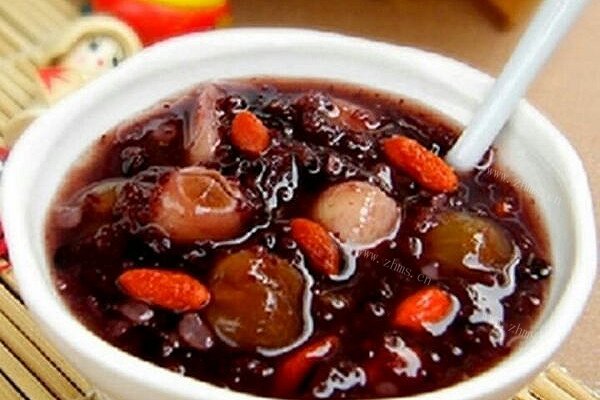 黑糯米红枣桂圆粥
