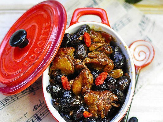 黑豆焖高原鸡