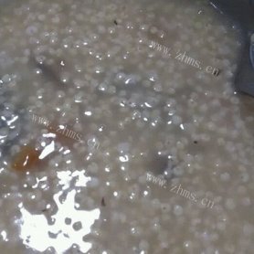 自制红枣枸杞小米粥