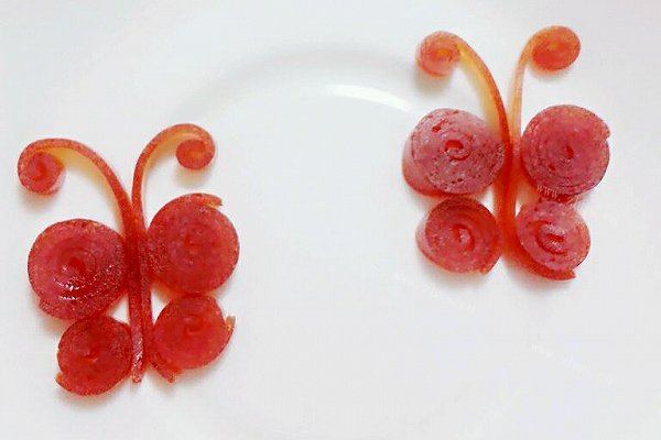 两只胡蝶