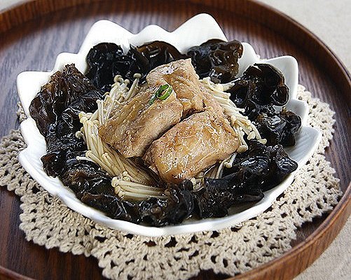 家常秘制养生蒸排骨