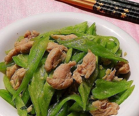 鸡腿肉炒蛇瓜