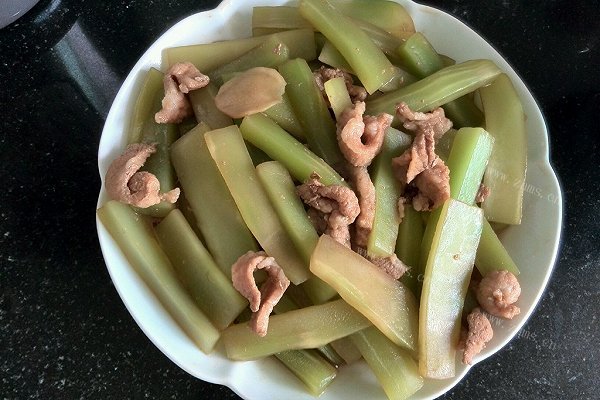 家常莴苣炒肉片