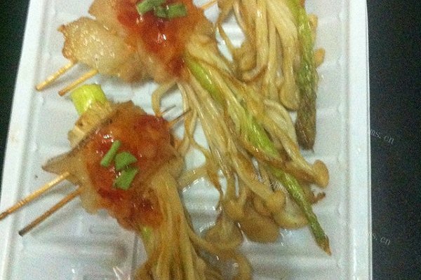 五花肉芦笋金针菇卷