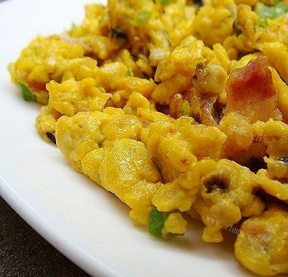 #美食记#青椒香菇腊肠滑蛋