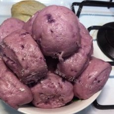 紫薯馒头，颜色很诱人的哦
