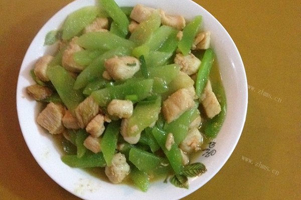 莴苣炒鸡丁