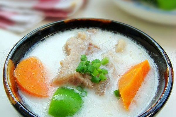 奶香排骨汤