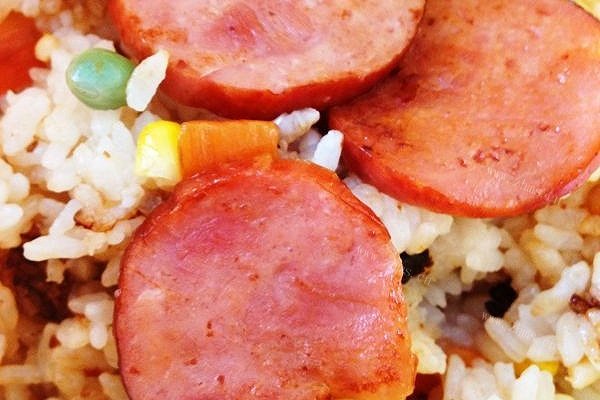 家常火腿杂蔬煲仔饭