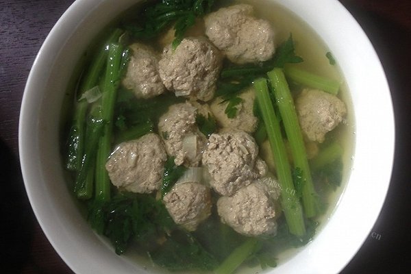 超简单茼蒿牛肉丸子汤