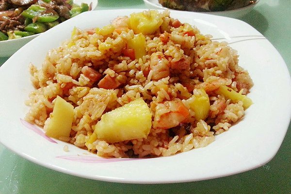 菠萝虾油炒饭
