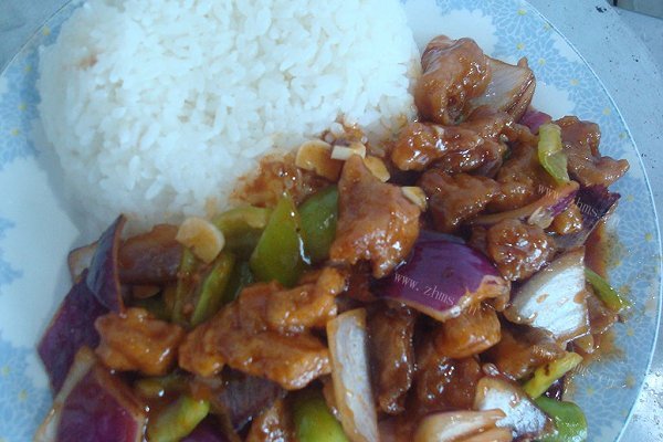 香辣肉丁拌饭
