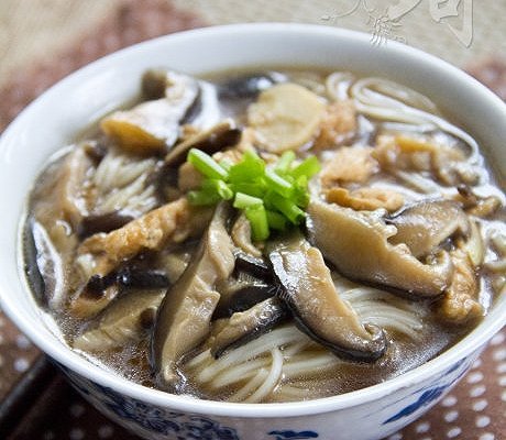 易做的香菇鸡丝面