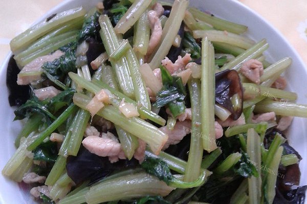 芹菜木耳炒肉丝
