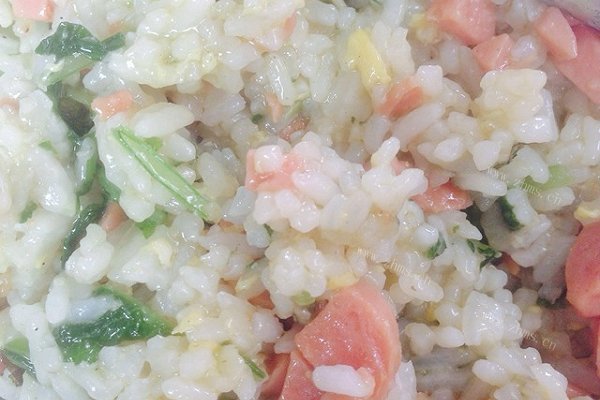 菜末火腿肠炒饭