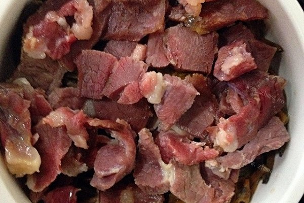 自制黄花菜蒸腊肉