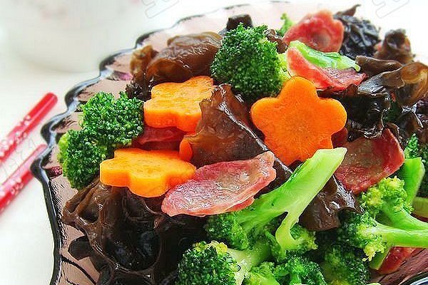 西兰花炒腊肠