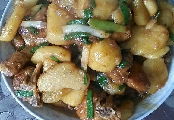 土豆烧排骨
