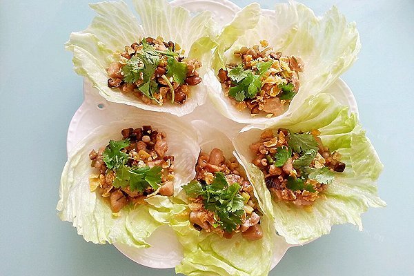 生菜薏仁脆片鸡松