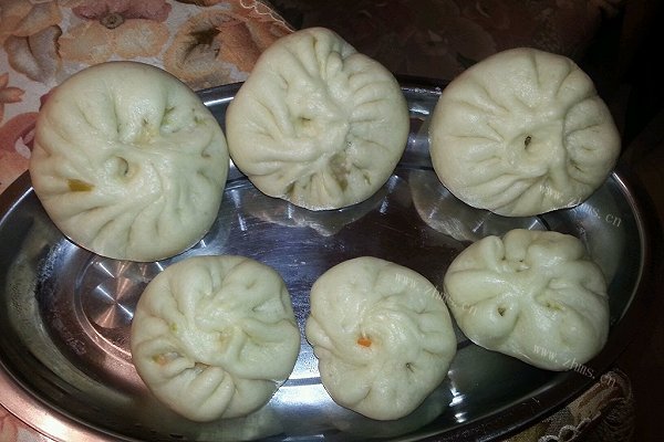 家常腊肉莴苣包子
