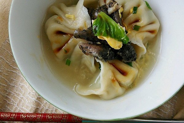 鲜味鱼肉韭菜饺