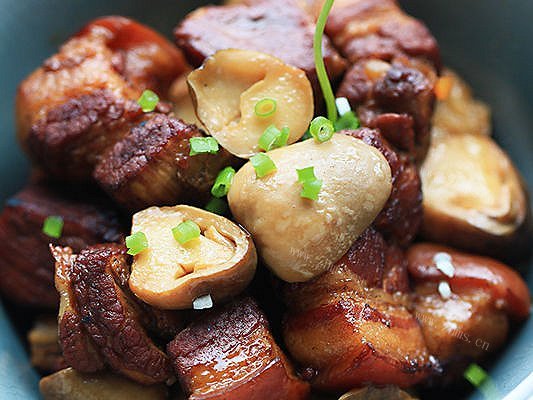 蘑菇红烧肉