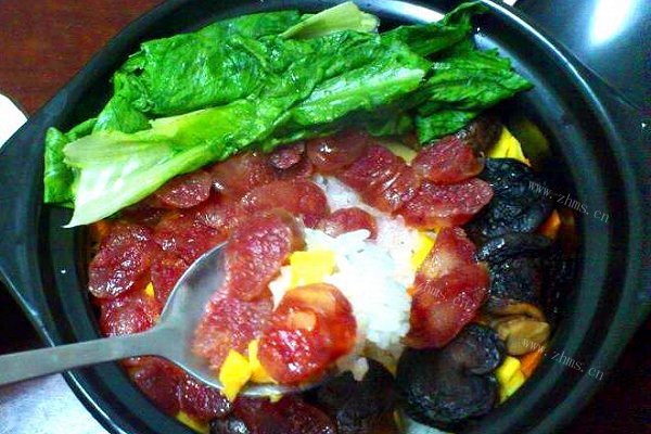 美味香菇腊肠煲仔饭