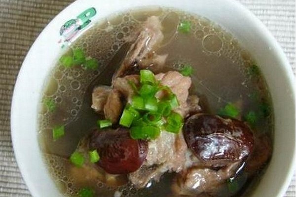 家常香菇龙骨汤